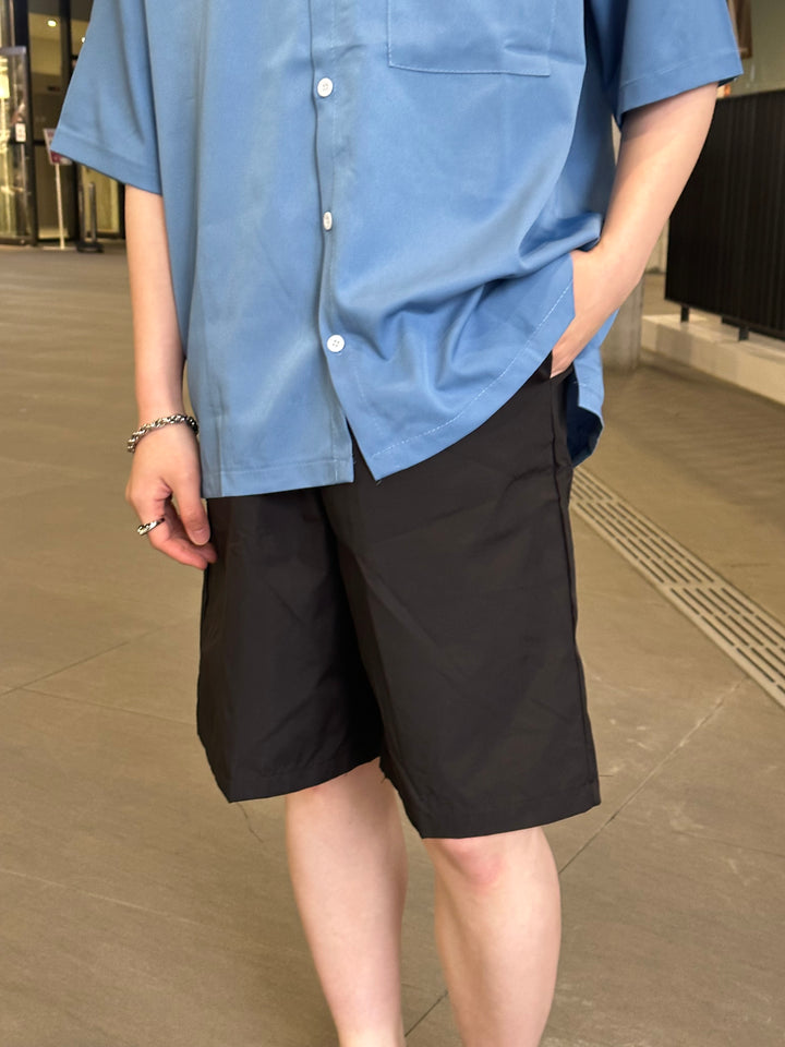 基本款黑色短褲