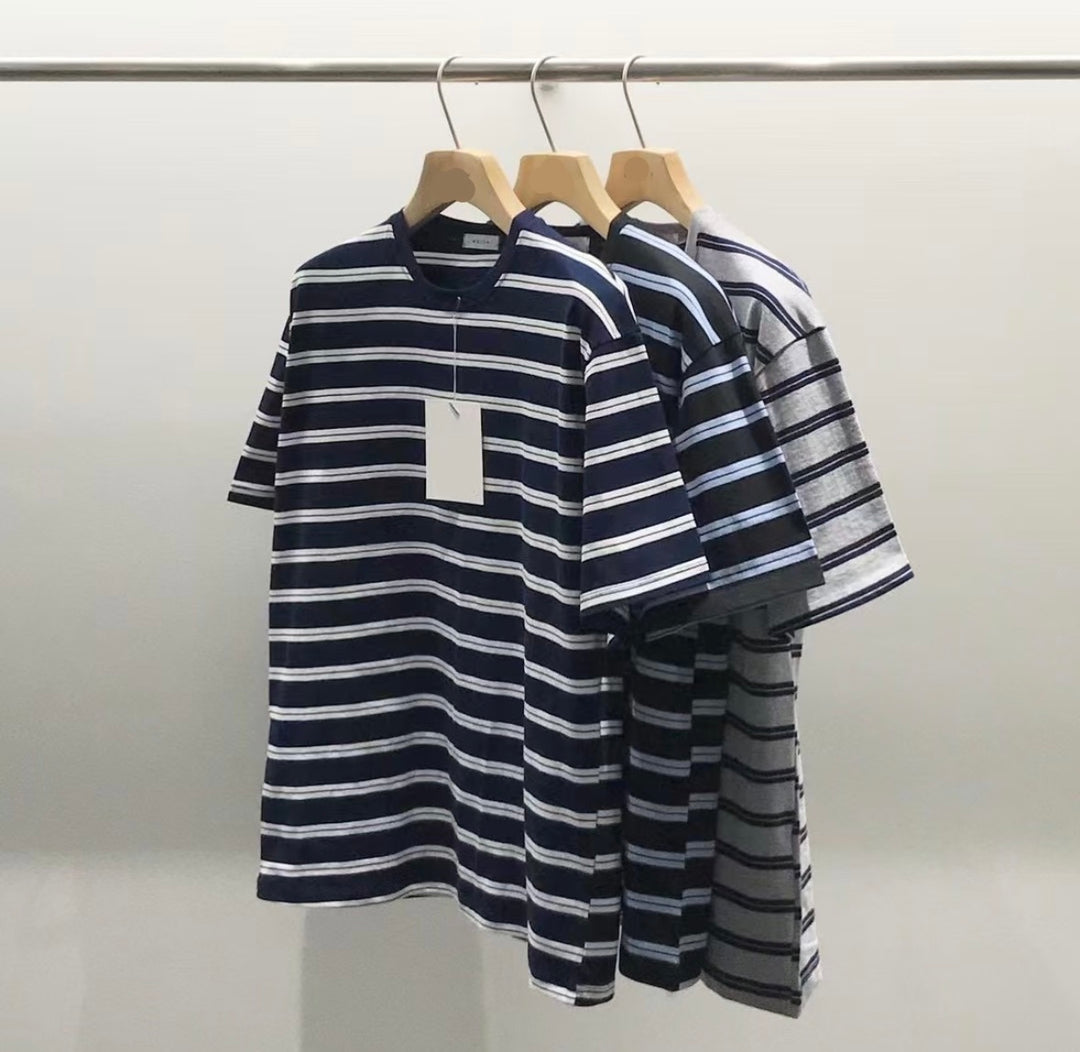 間條襯搭短袖上衣