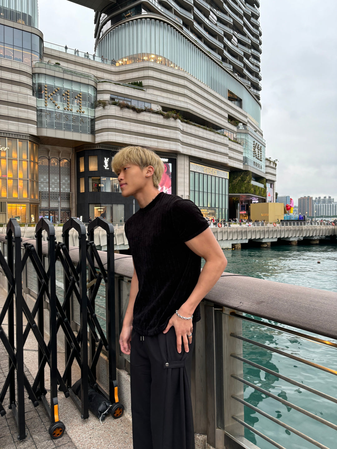 質感輕絨面短袖上衣