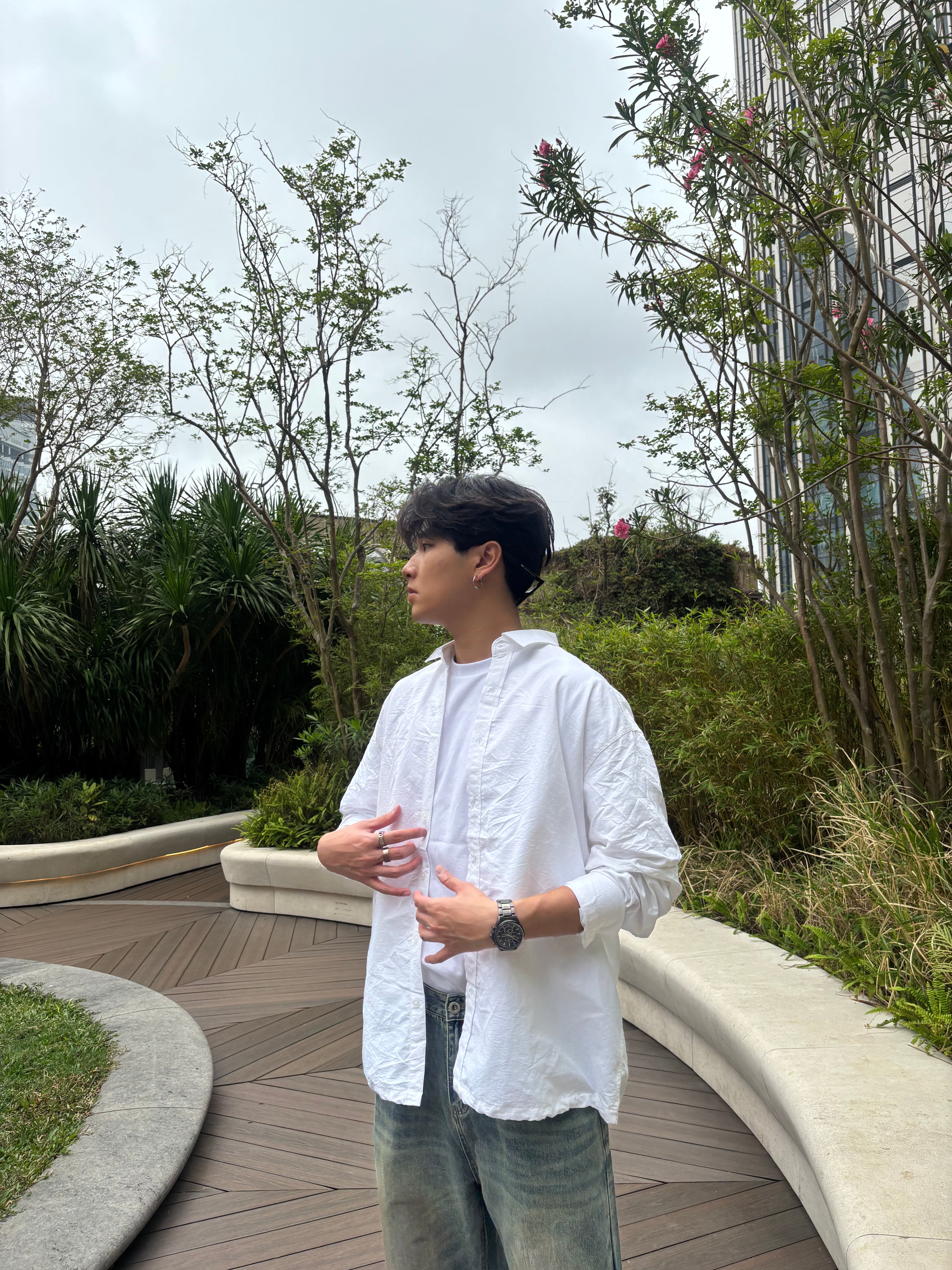 質感淡紋理白色襯衫