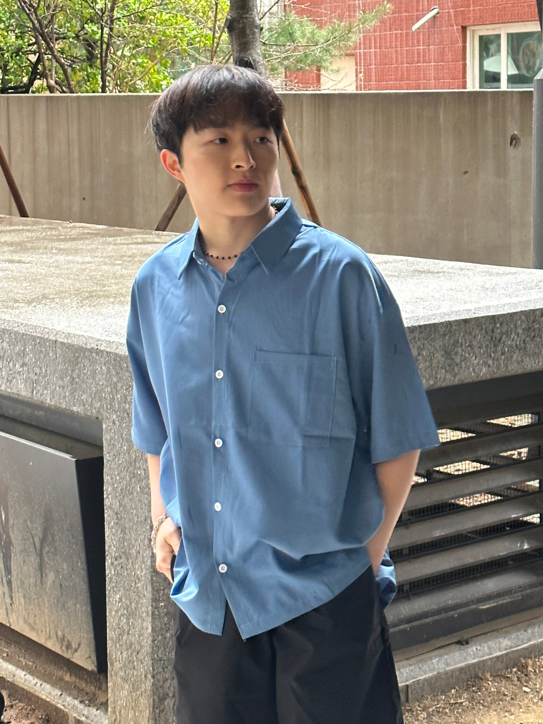 藍色短袖滑襯衫