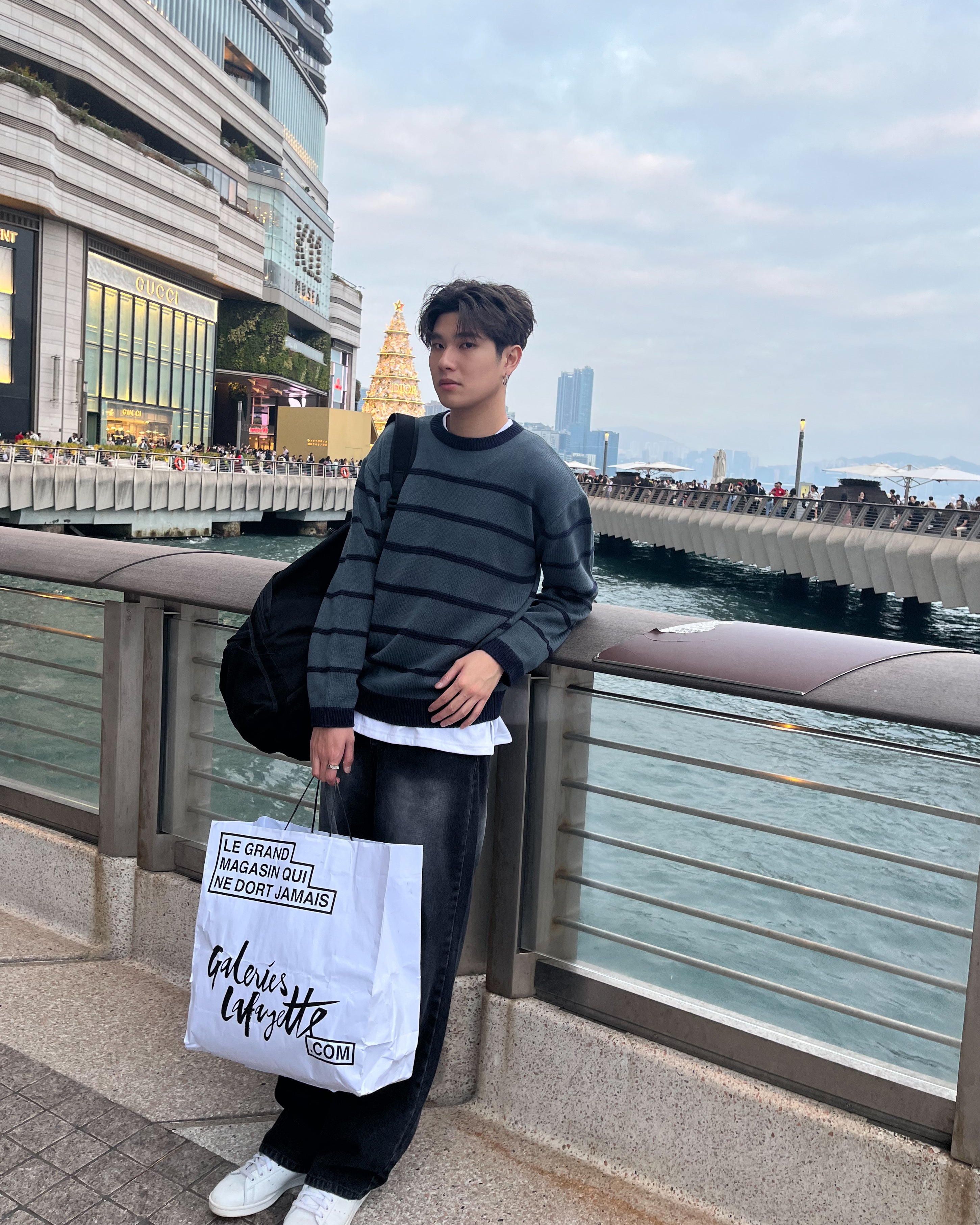 間條襯搭針織上衣