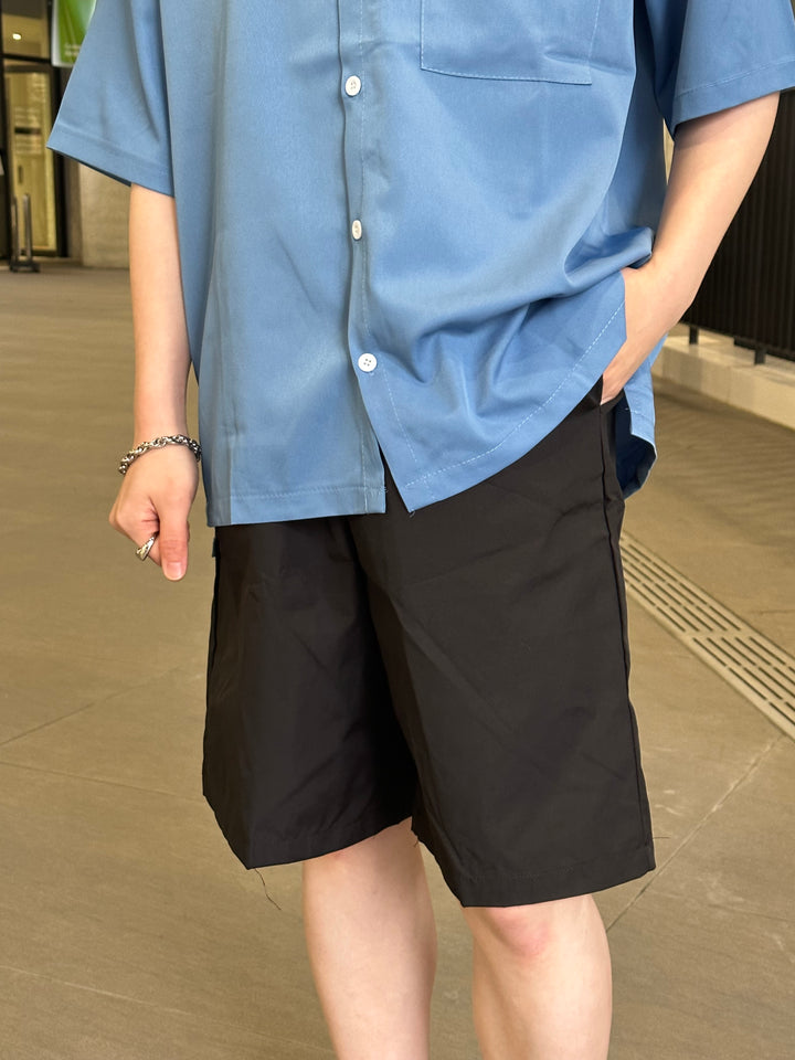 基本款黑色短褲