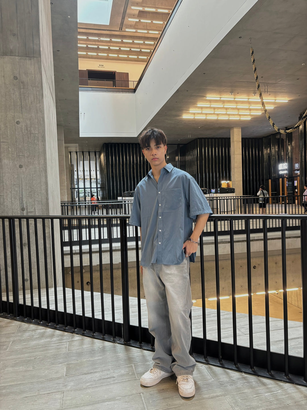 現貨 淺灰落地牛仔褲