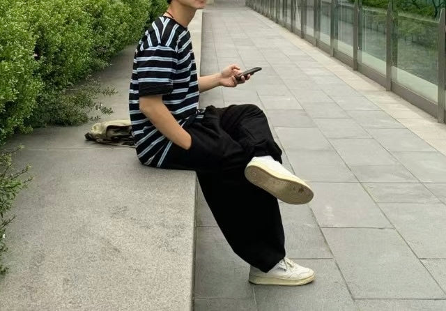 間條襯搭短袖上衣