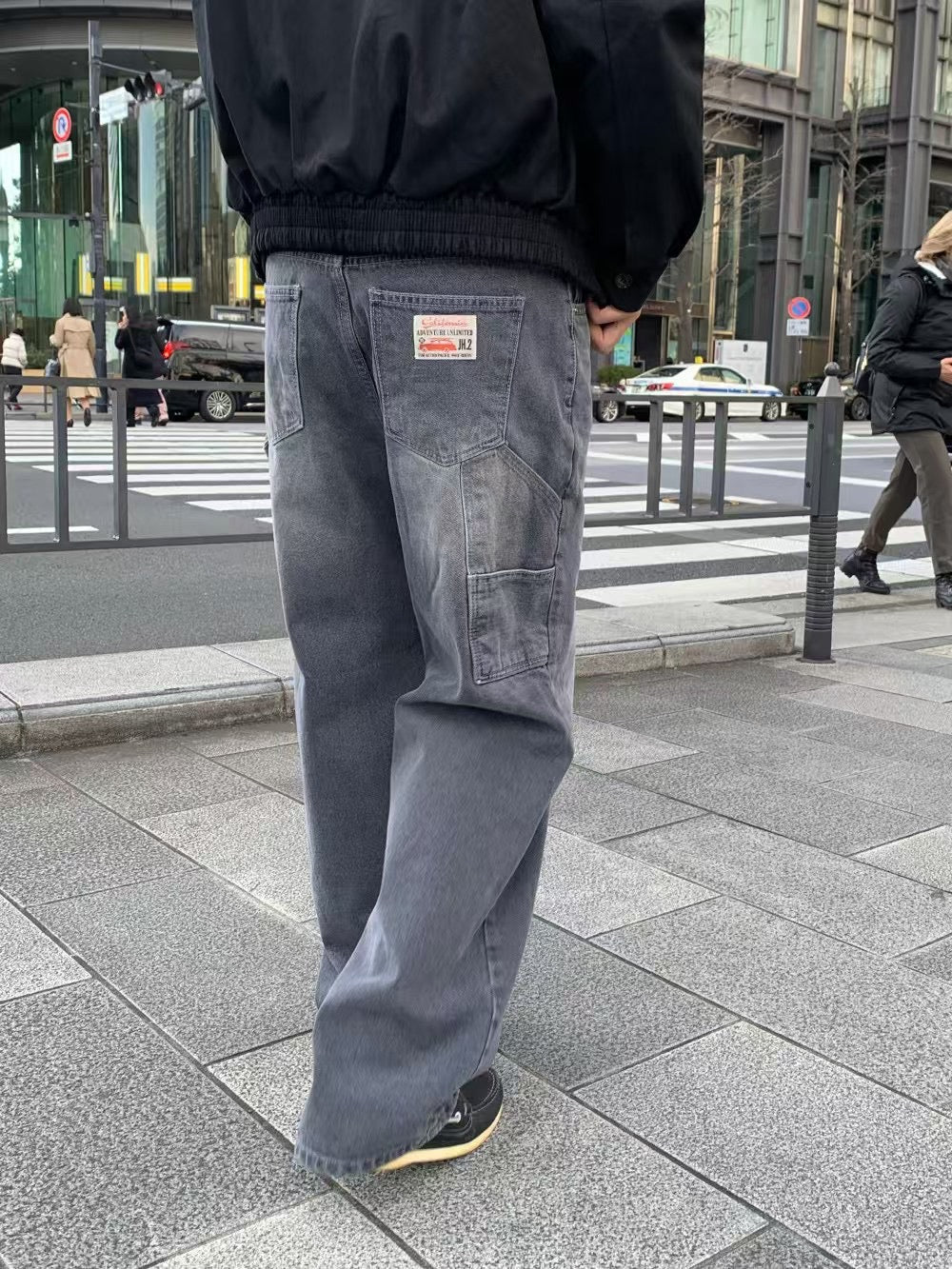 水洗碳灰牛仔褲