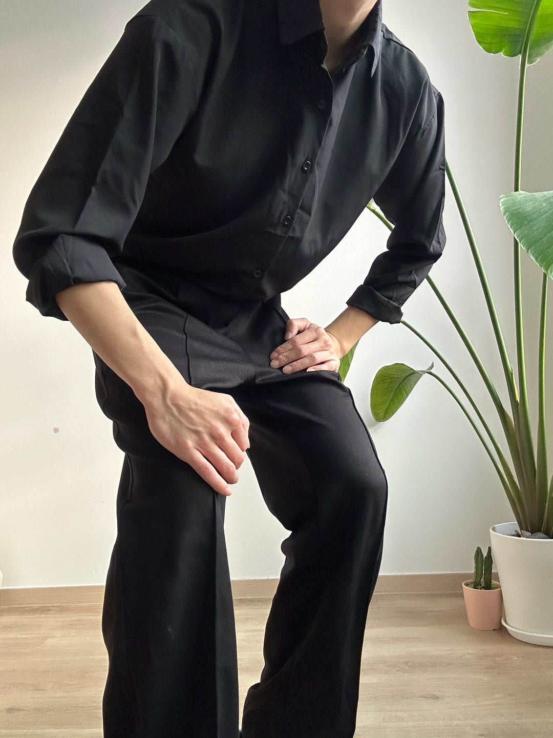 透氣輕薄黑色襯衫