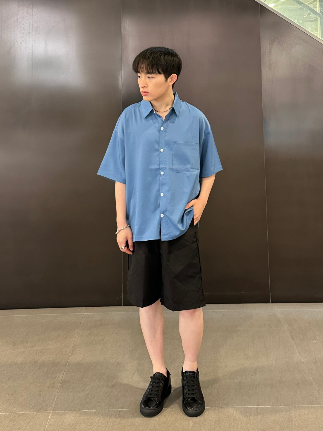 基本款黑色短褲