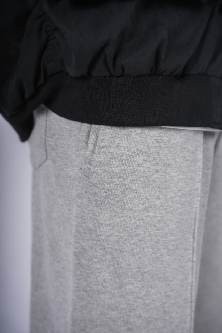 灰色必備長褲