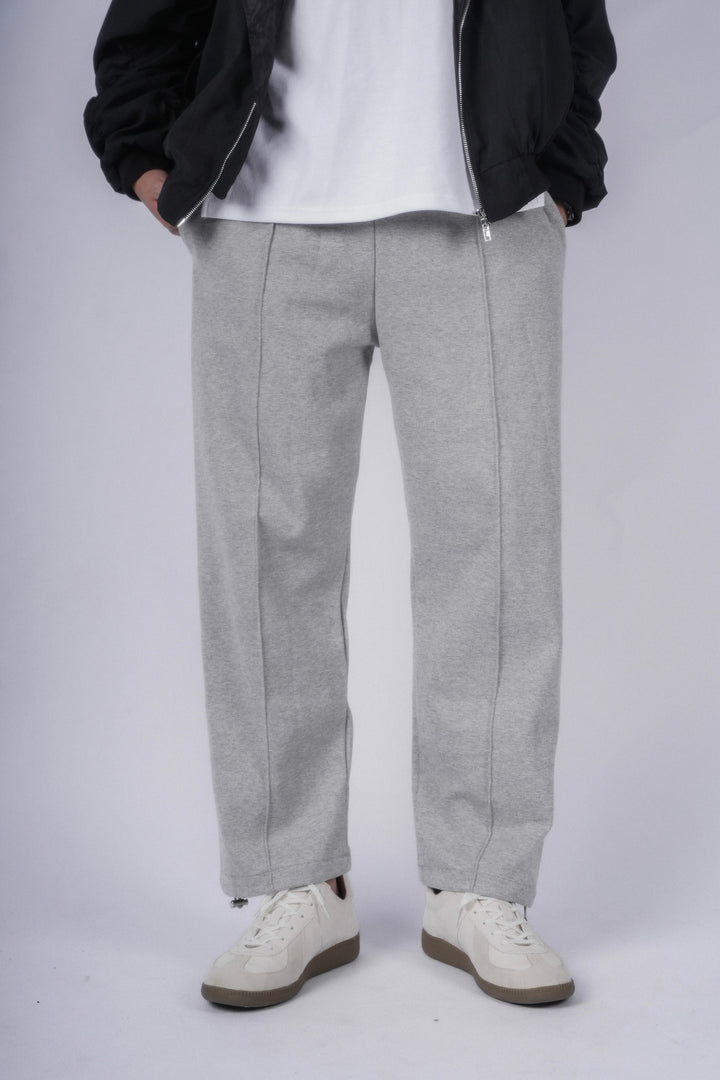 灰色必備長褲