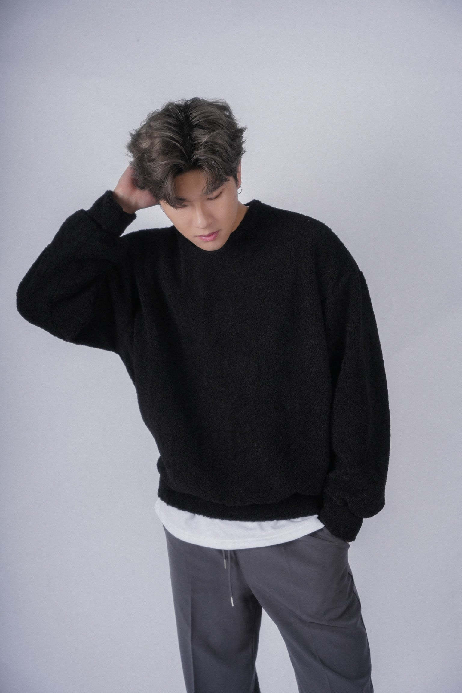 黑色毛毛上衣Fluffy Black Top