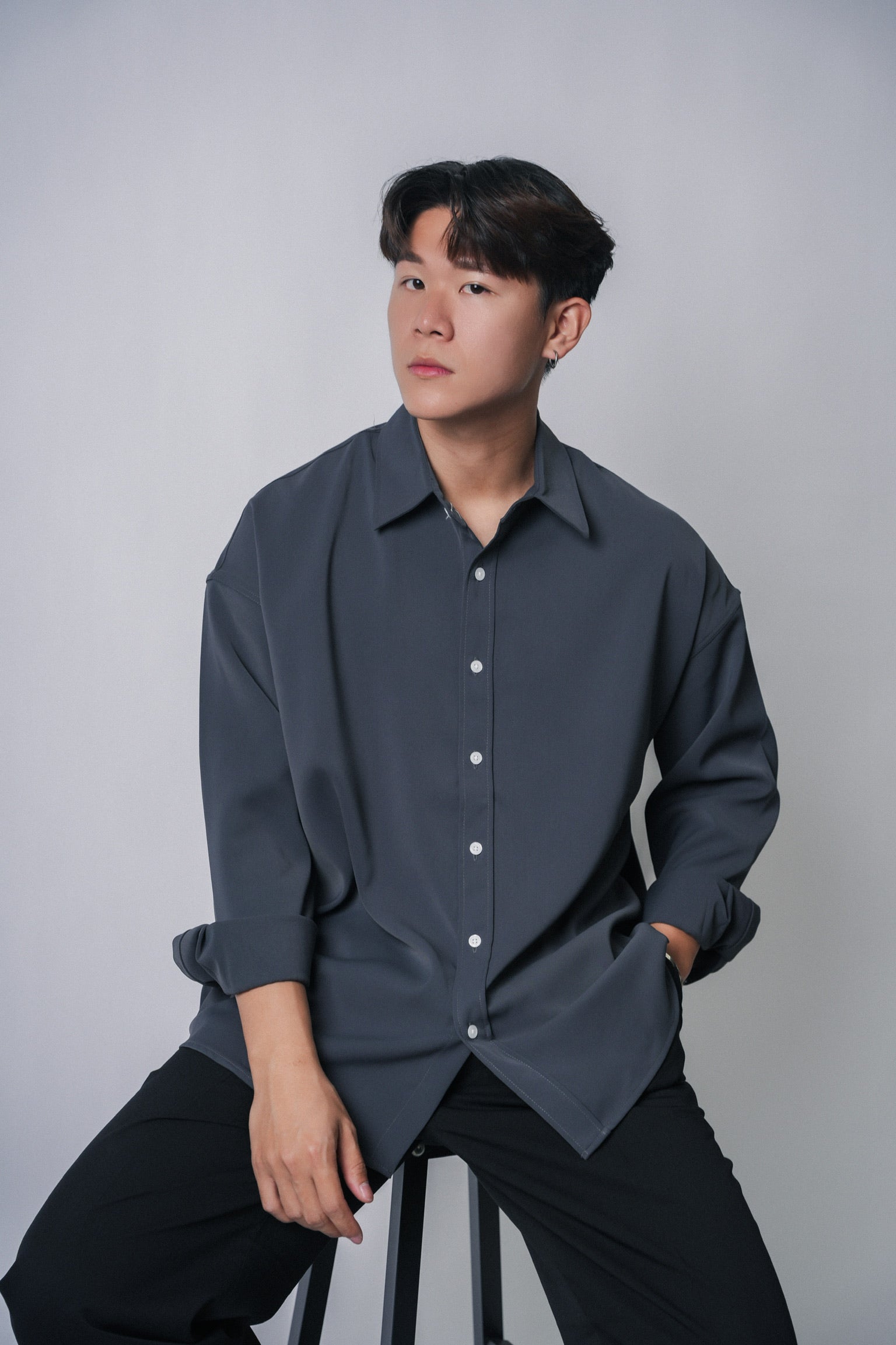 垂墜感滑身碳灰襯衫Basic Charcoal Shirt - 韓國男裝