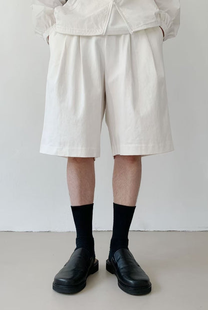 寬版襯搭短褲