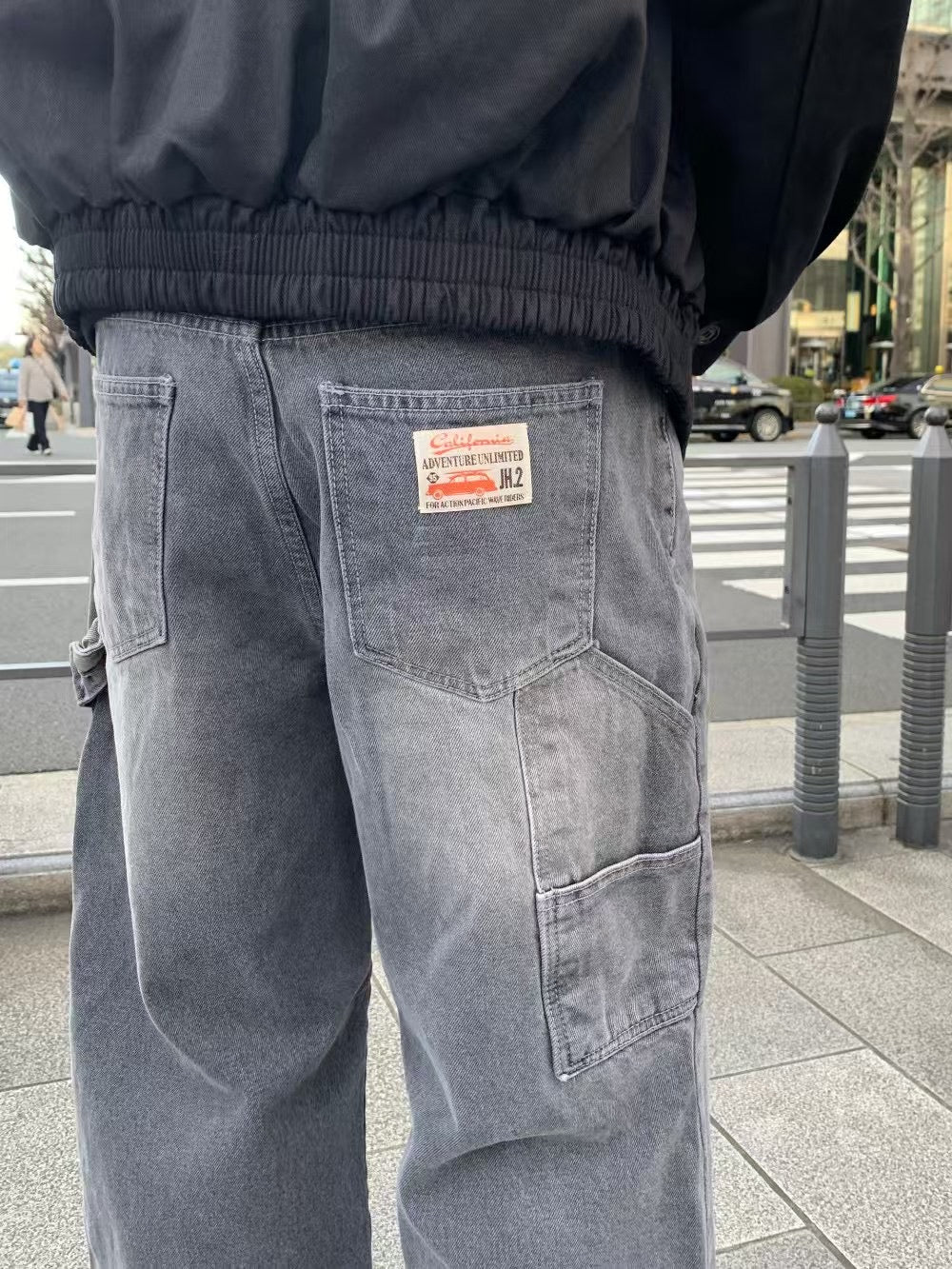 水洗碳灰牛仔褲