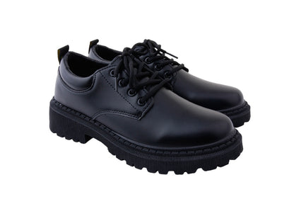 厚底黑色皮鞋
