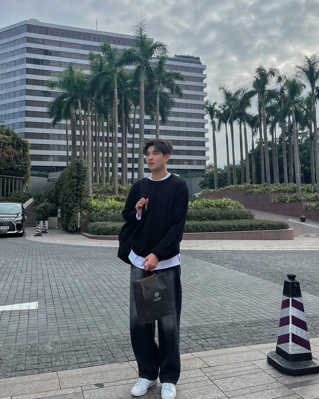 黑色水洗牛仔褲