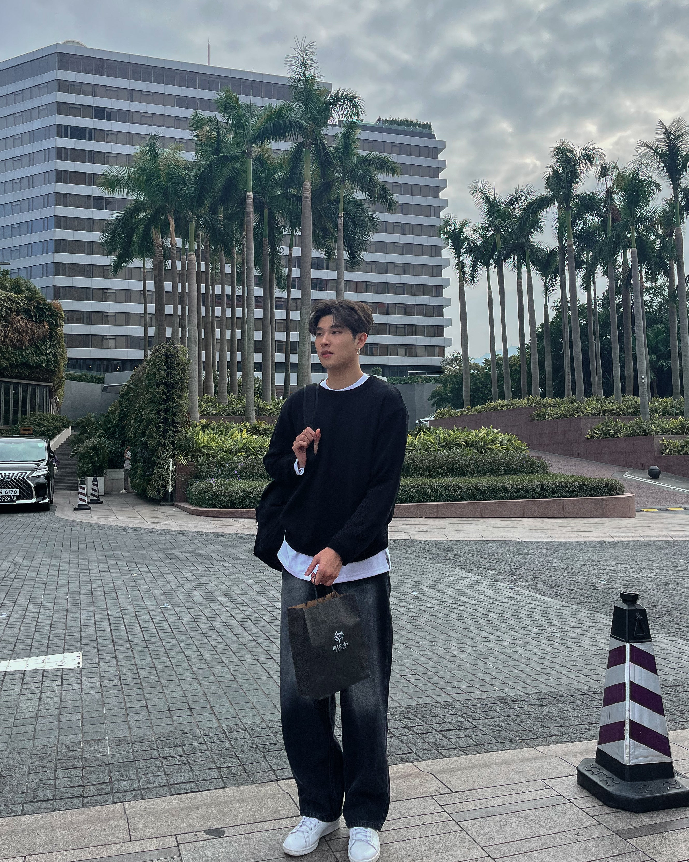 黑色水洗牛仔褲