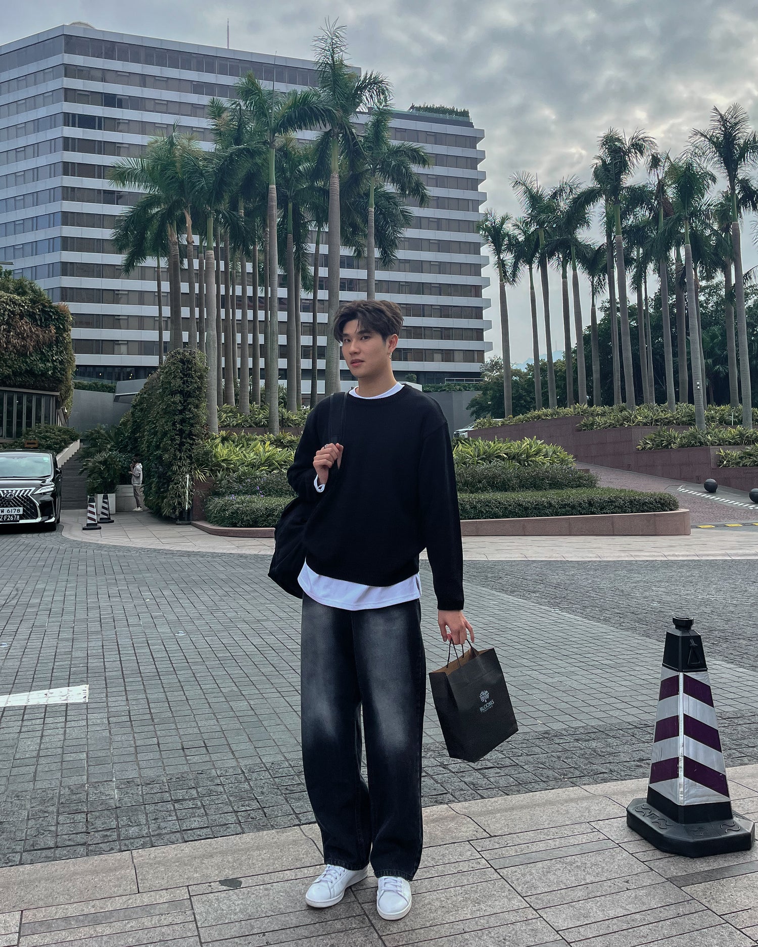 黑色水洗牛仔褲