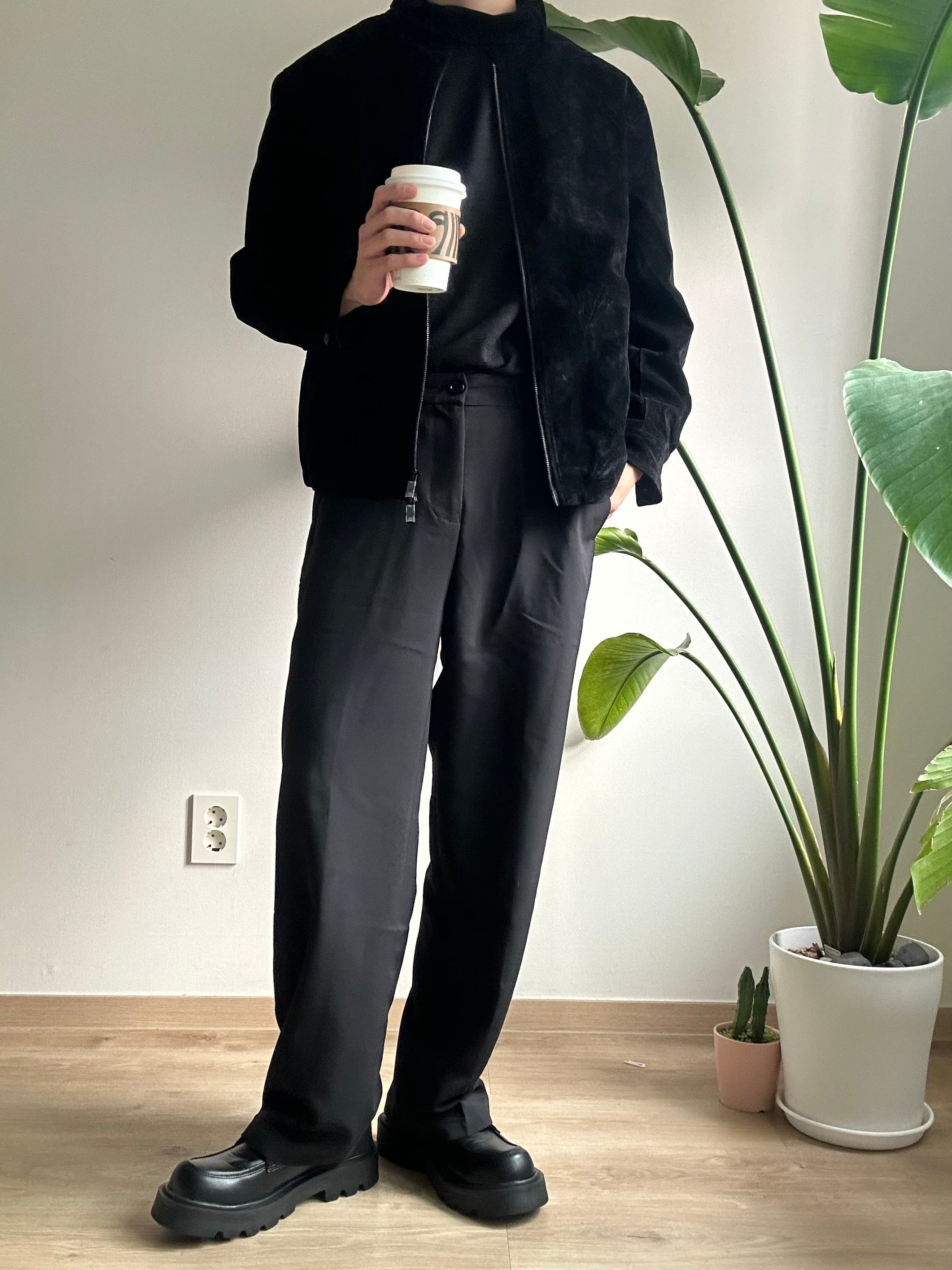 黑色落地西裝褲