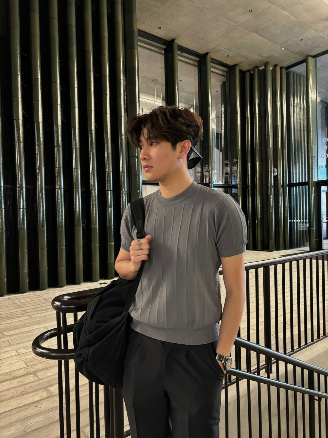 &lt;短袖基本款&gt;碳灰粗間紋上衣