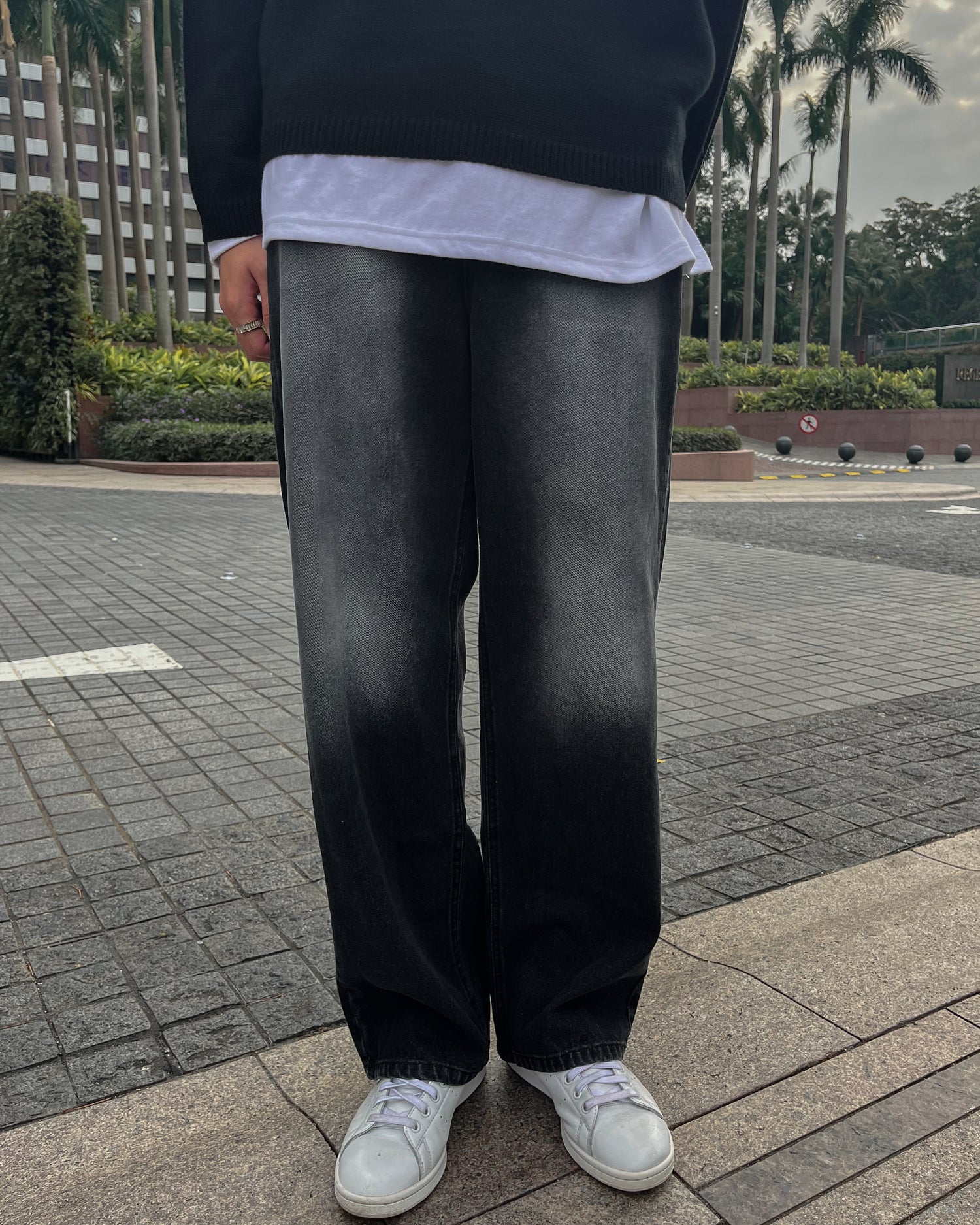 黑色水洗牛仔褲