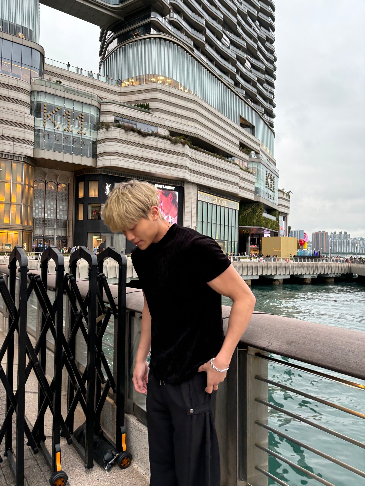 質感輕絨面短袖上衣