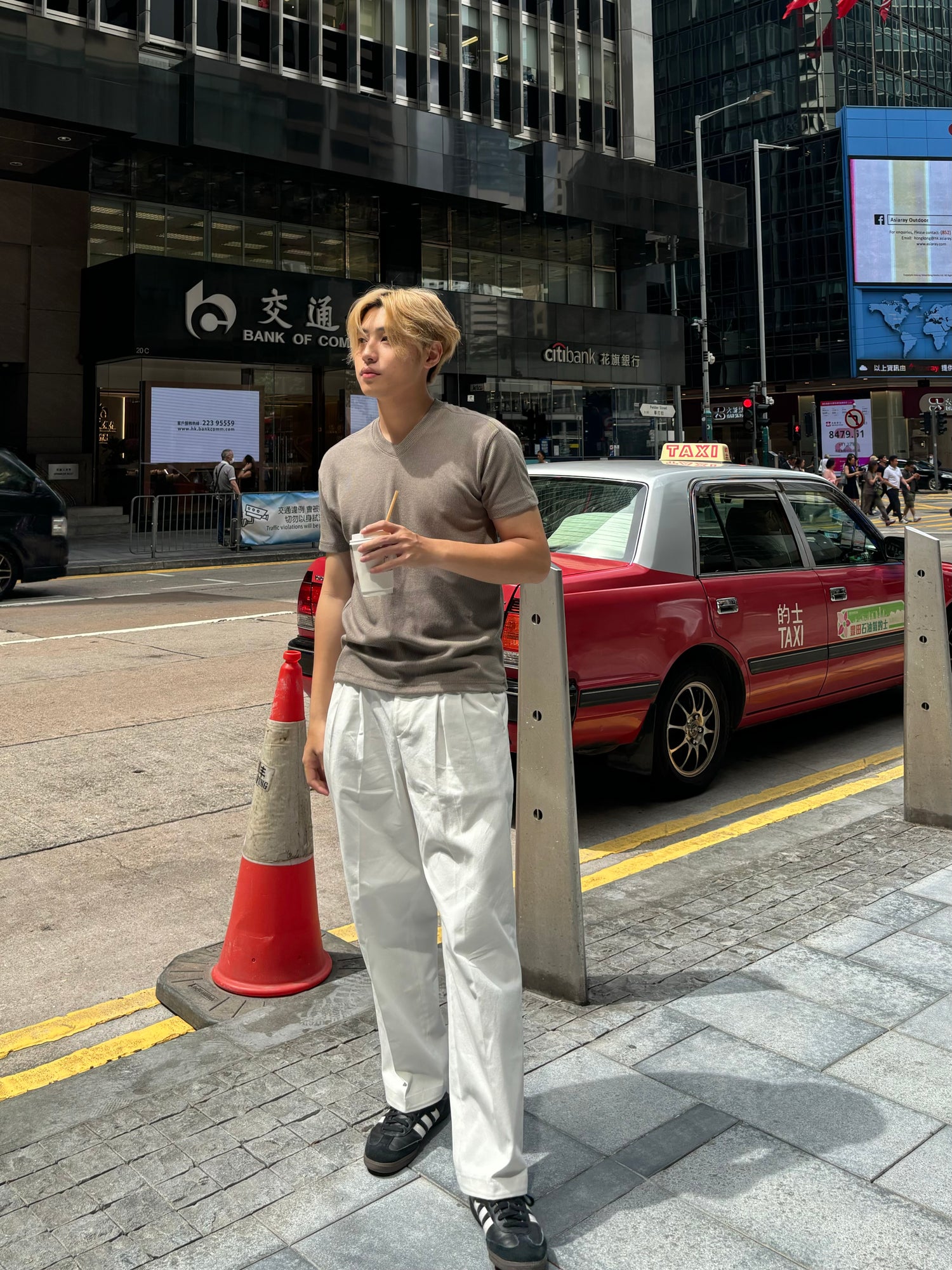 純白挺身落地褲