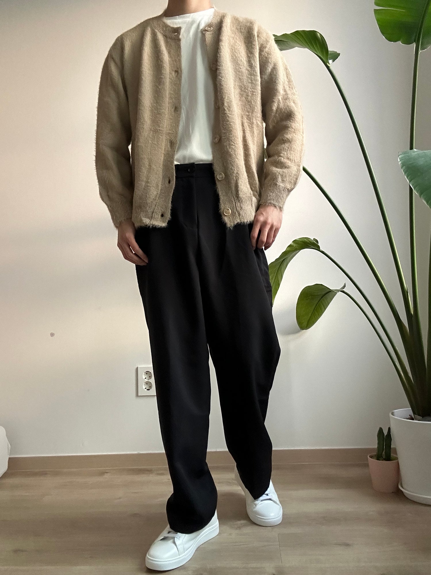 黑色落地西裝褲