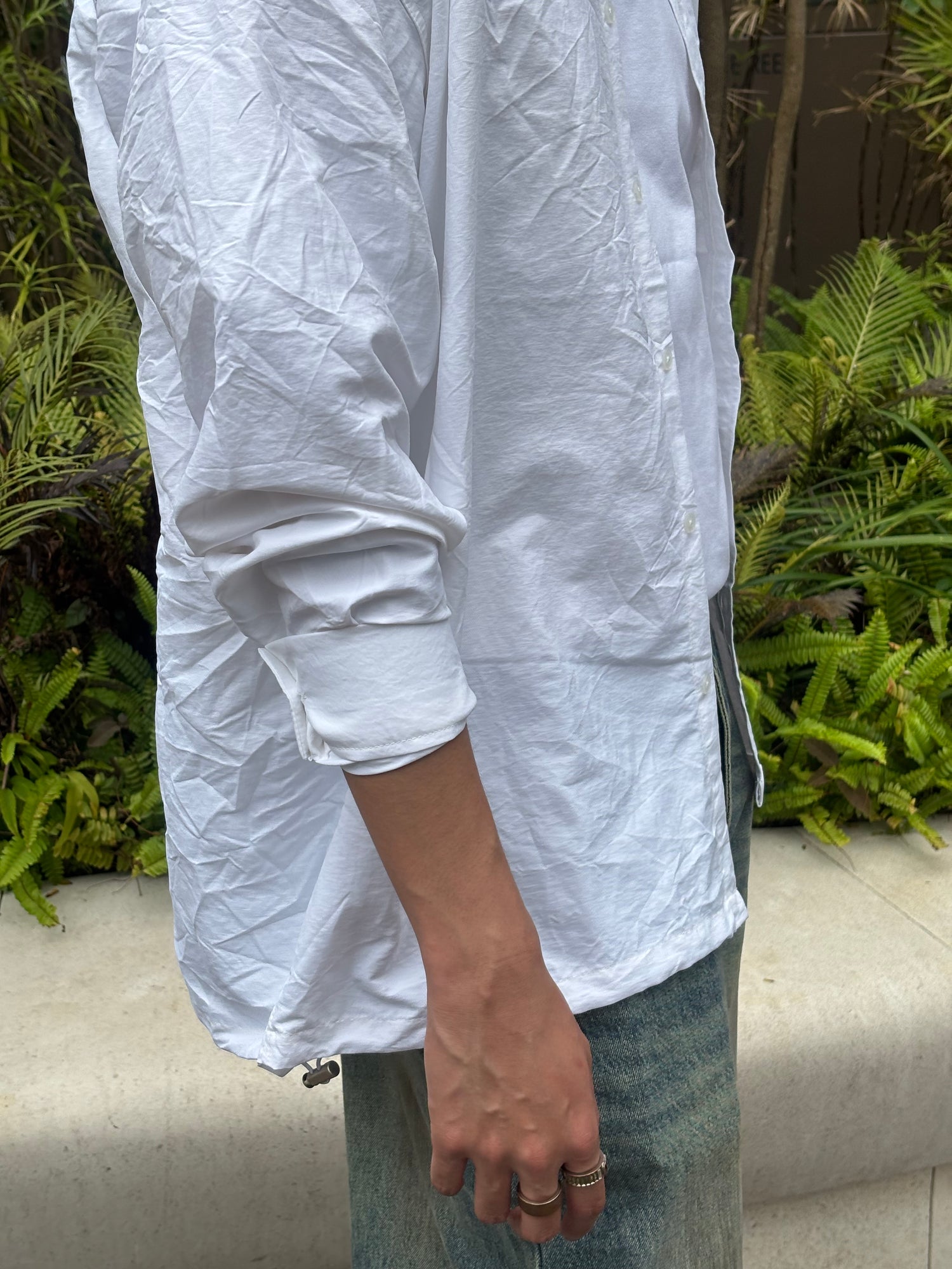 質感淡紋理白色襯衫