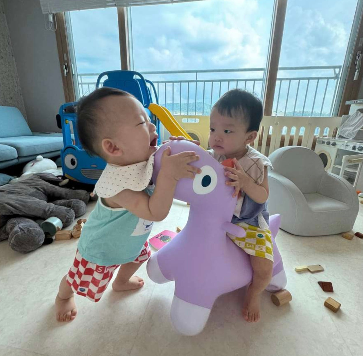 [幼兒玩具]恐龍搖搖玩具 new beige