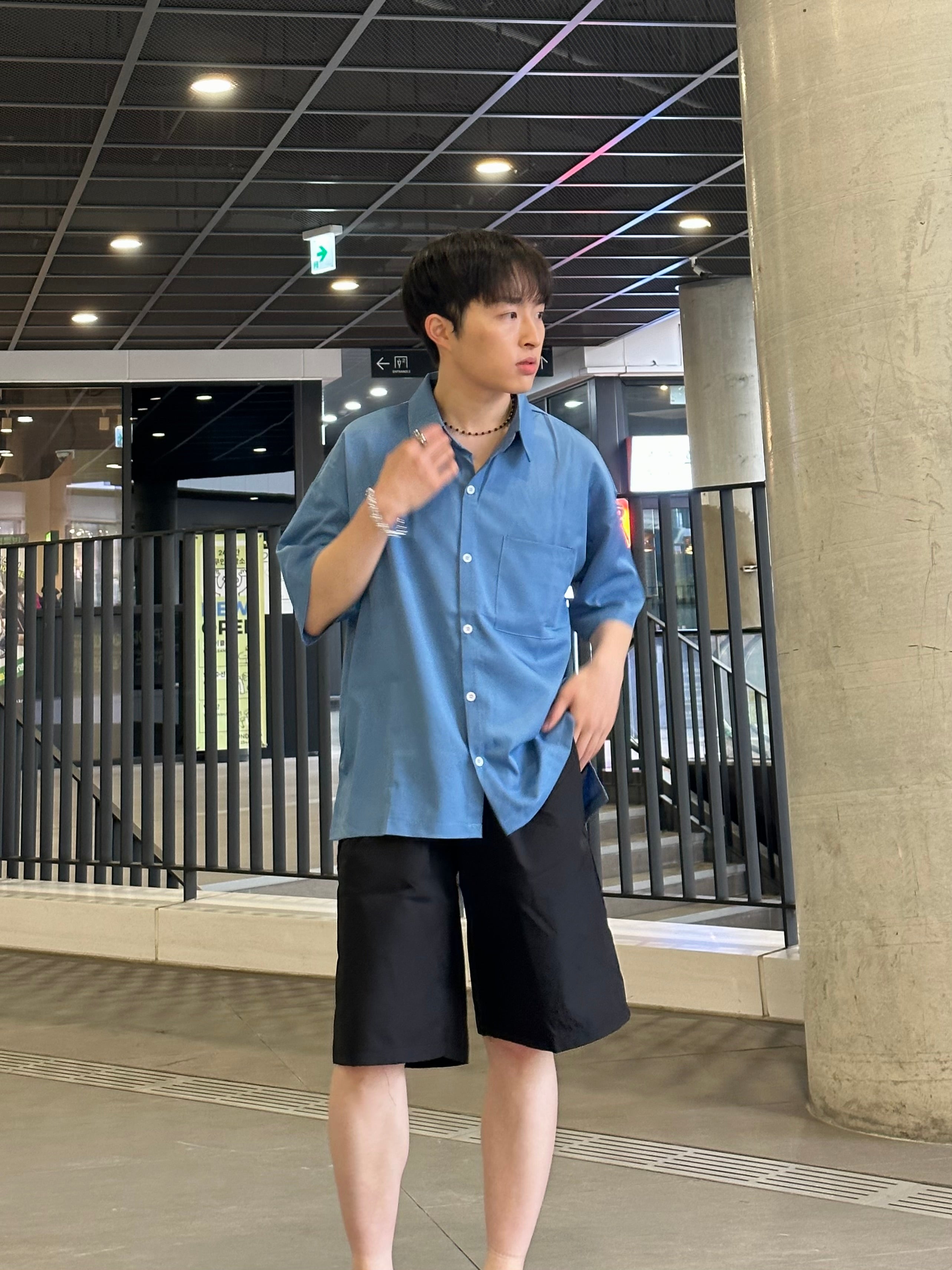 基本款黑色短褲 