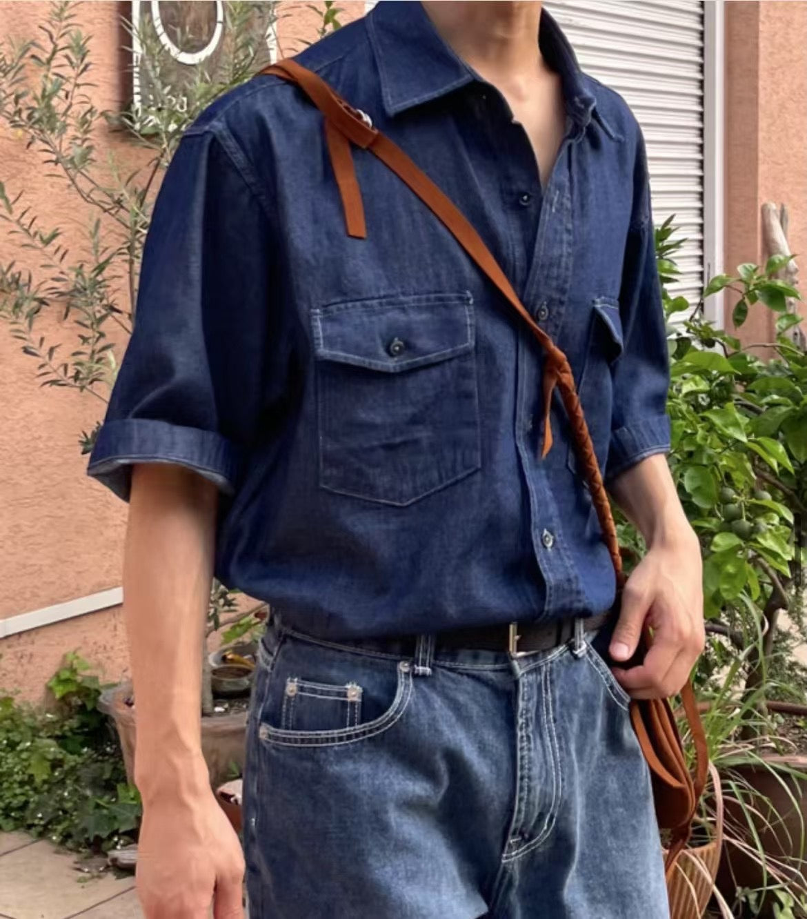 牛仔布短袖口袋襯衫