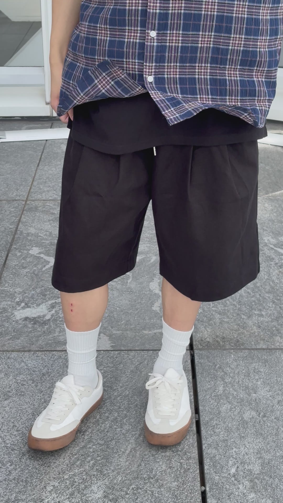 寬版襯搭短褲