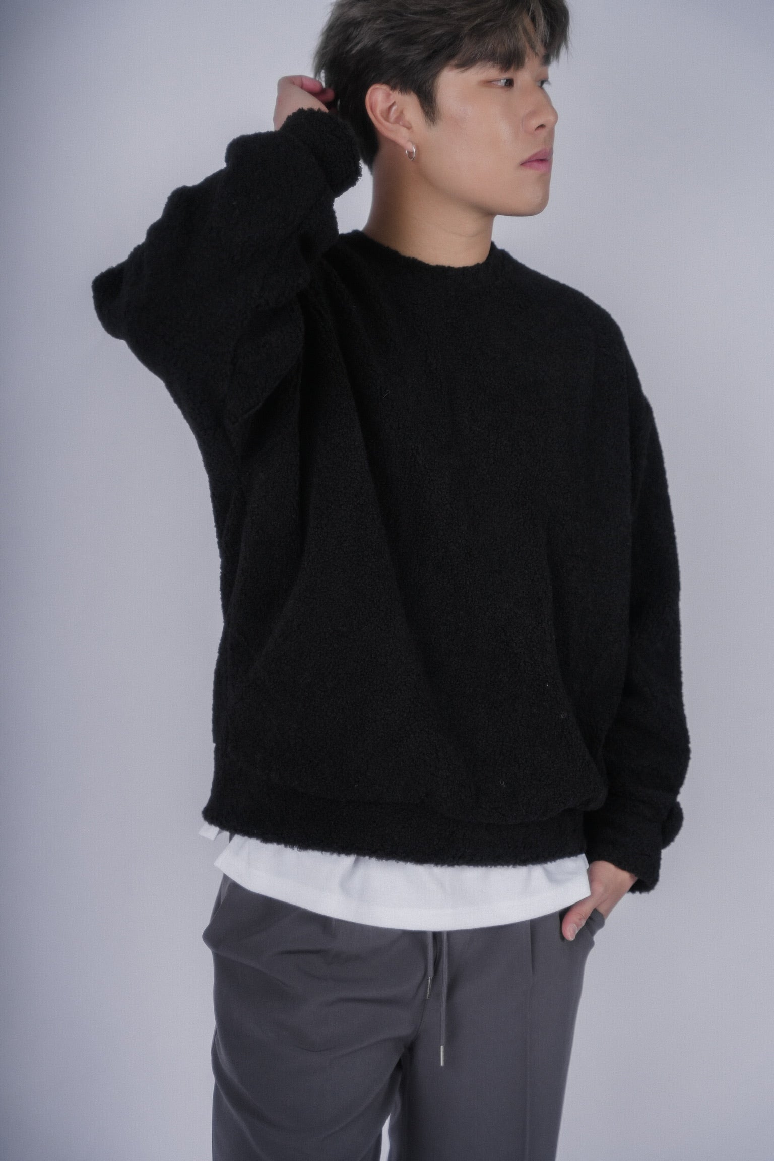 黑色毛毛上衣Fluffy Black Top-韓國男裝