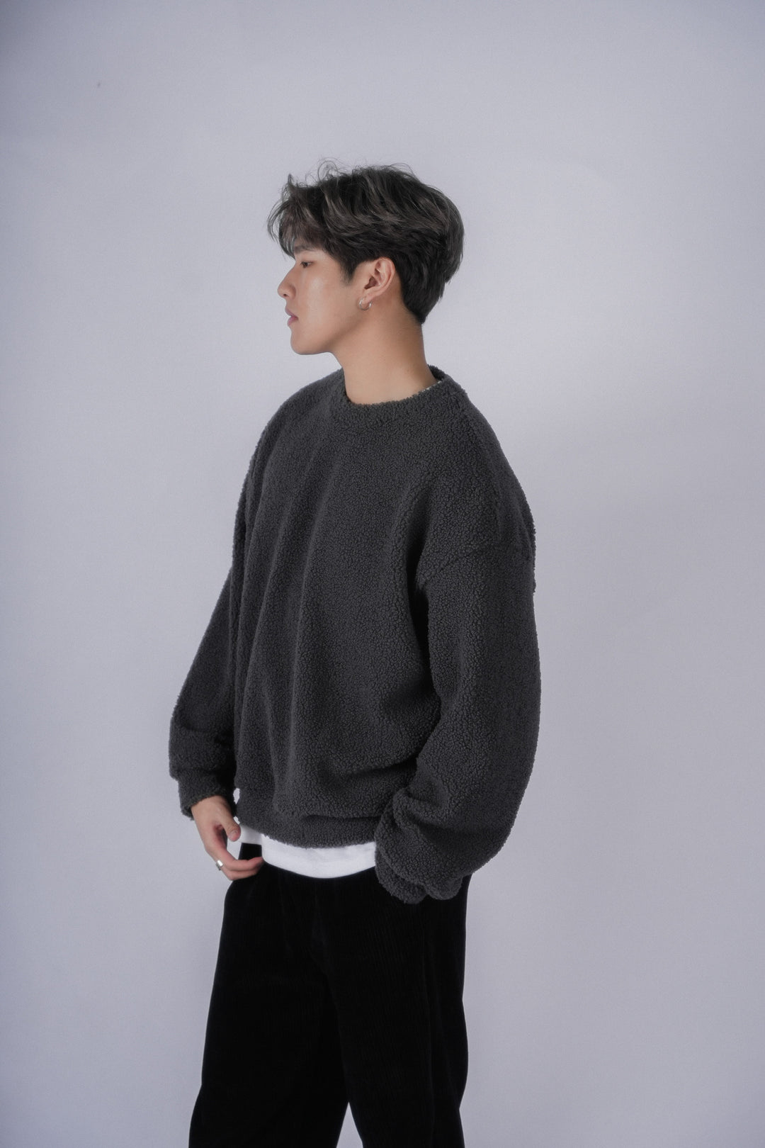 碳灰毛毛上衣Fluffy Charcoal Top－韓國男裝