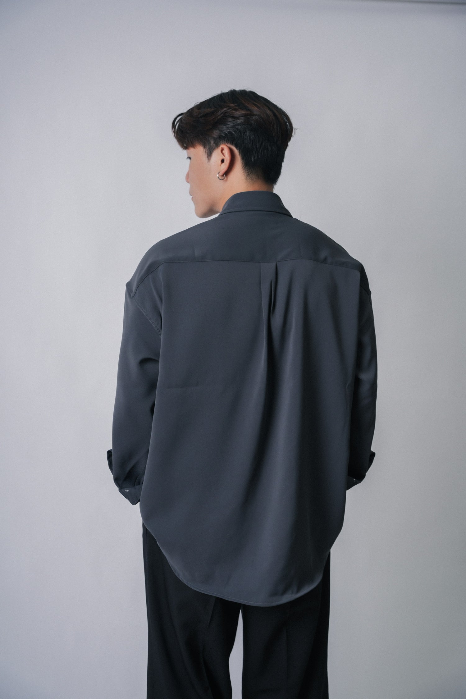 垂墜感滑身碳灰襯衫Basic Charcoal Shirt － 韓國男裝