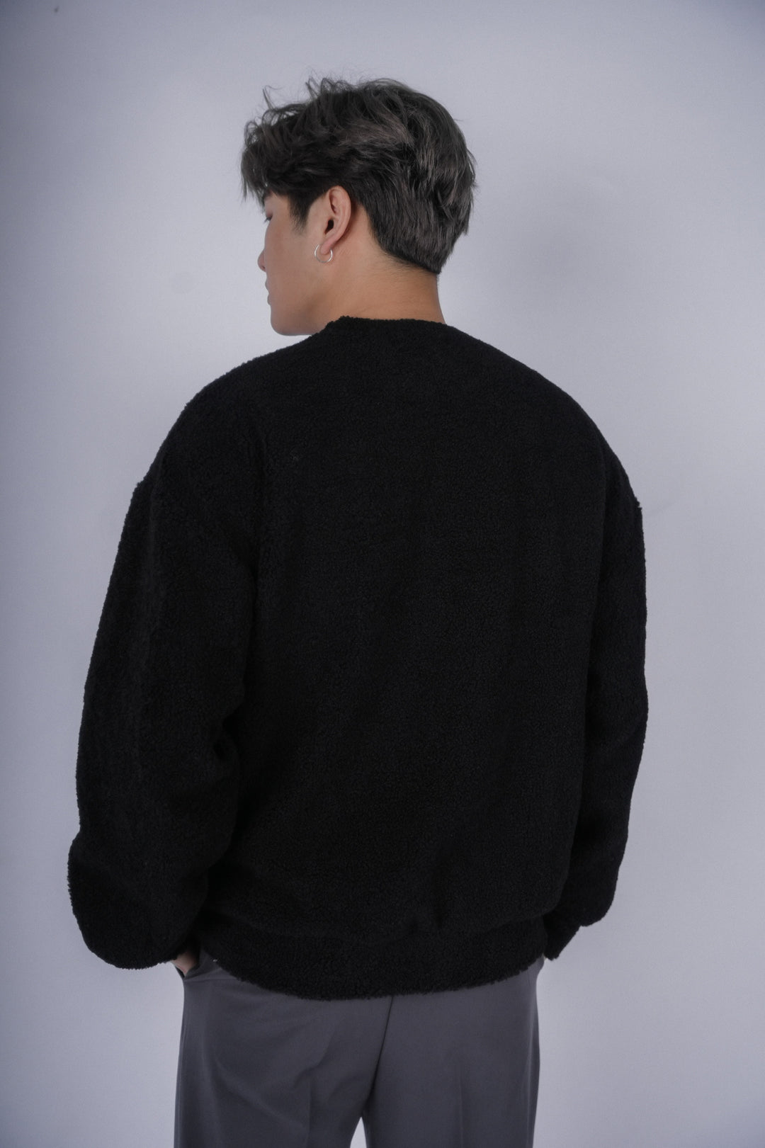 黑色毛毛上衣Fluffy Black Top-韓國男裝