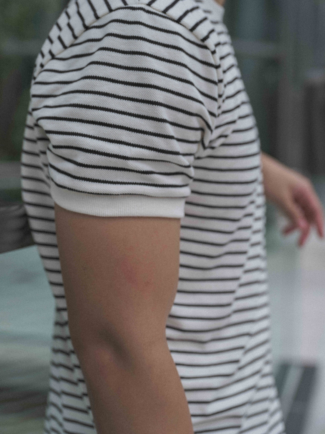 韓國男裝-白間條細針織上衣Striped Top in White