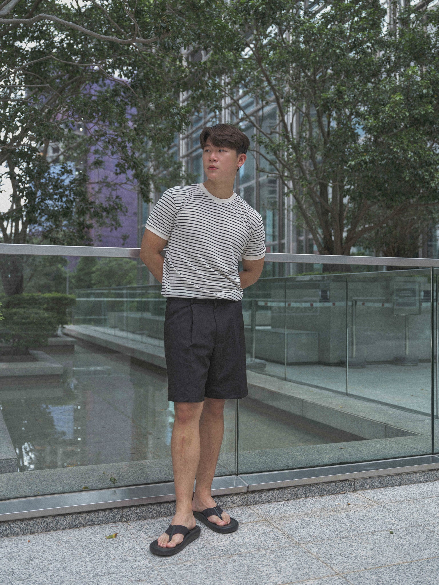 韓國男裝-白間條細針織上衣Striped Top in White